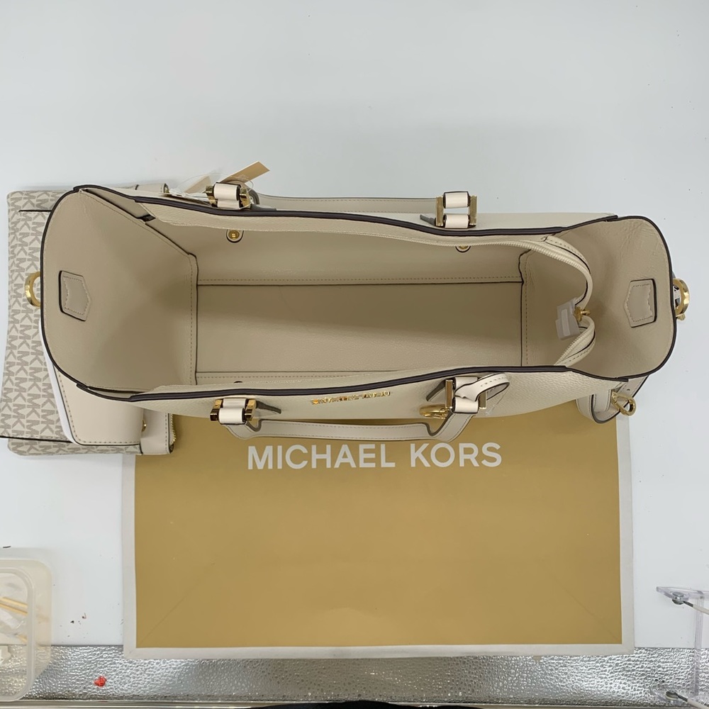 Michael Kors Kimberly LG 3 in 1 Tote Light… - Picture 6 of 16
